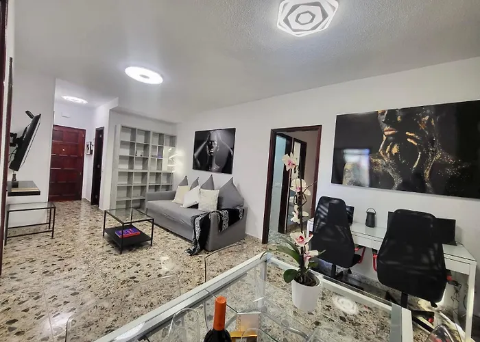 Апартаменти Affordable For Large Families And Groups At Canteras With 3 Bedrooms And Free Parking Лас-Пальмас-де-Гран-Канарія